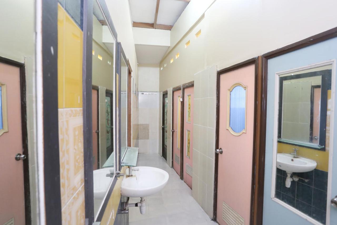 Spot On 2358 Aster Homestay 멜라티 외부 사진